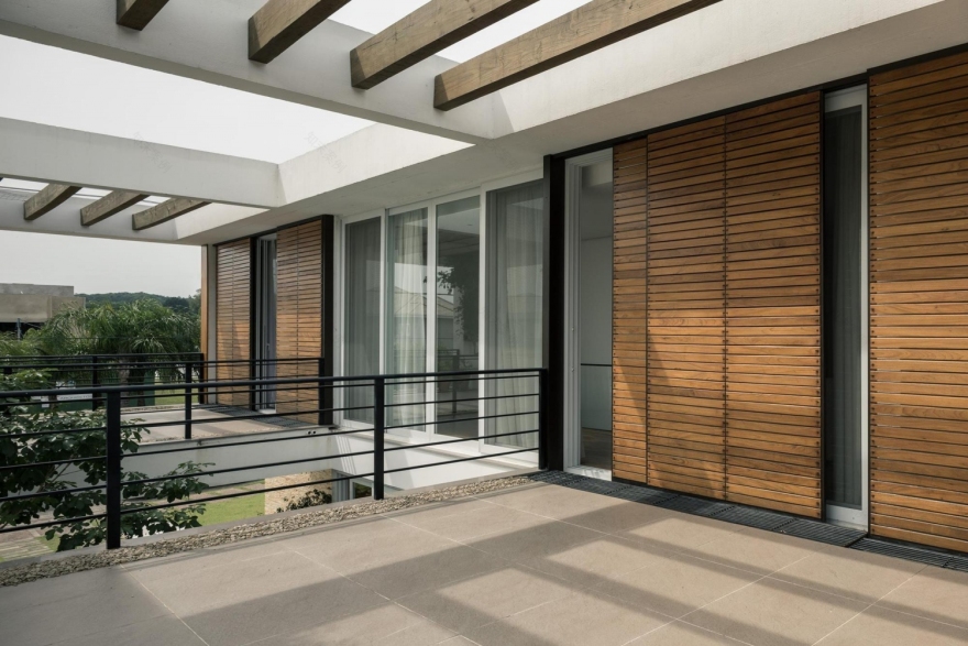 巴西阿雷格里港绿色住宅,融入景观与环保设计-24