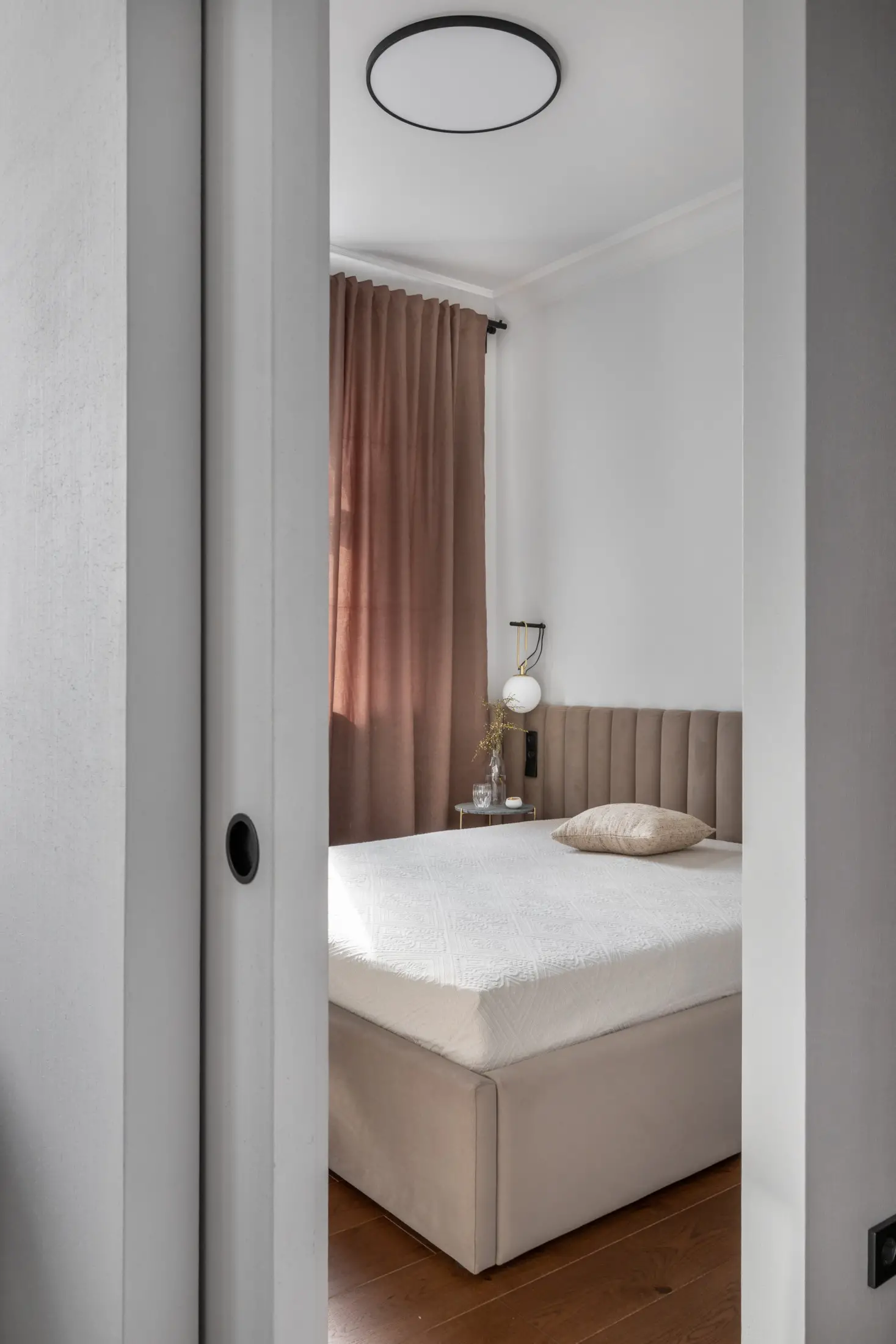 Minsk 市中心 65m2 极简公寓 | 历史与现代的完美结合-9