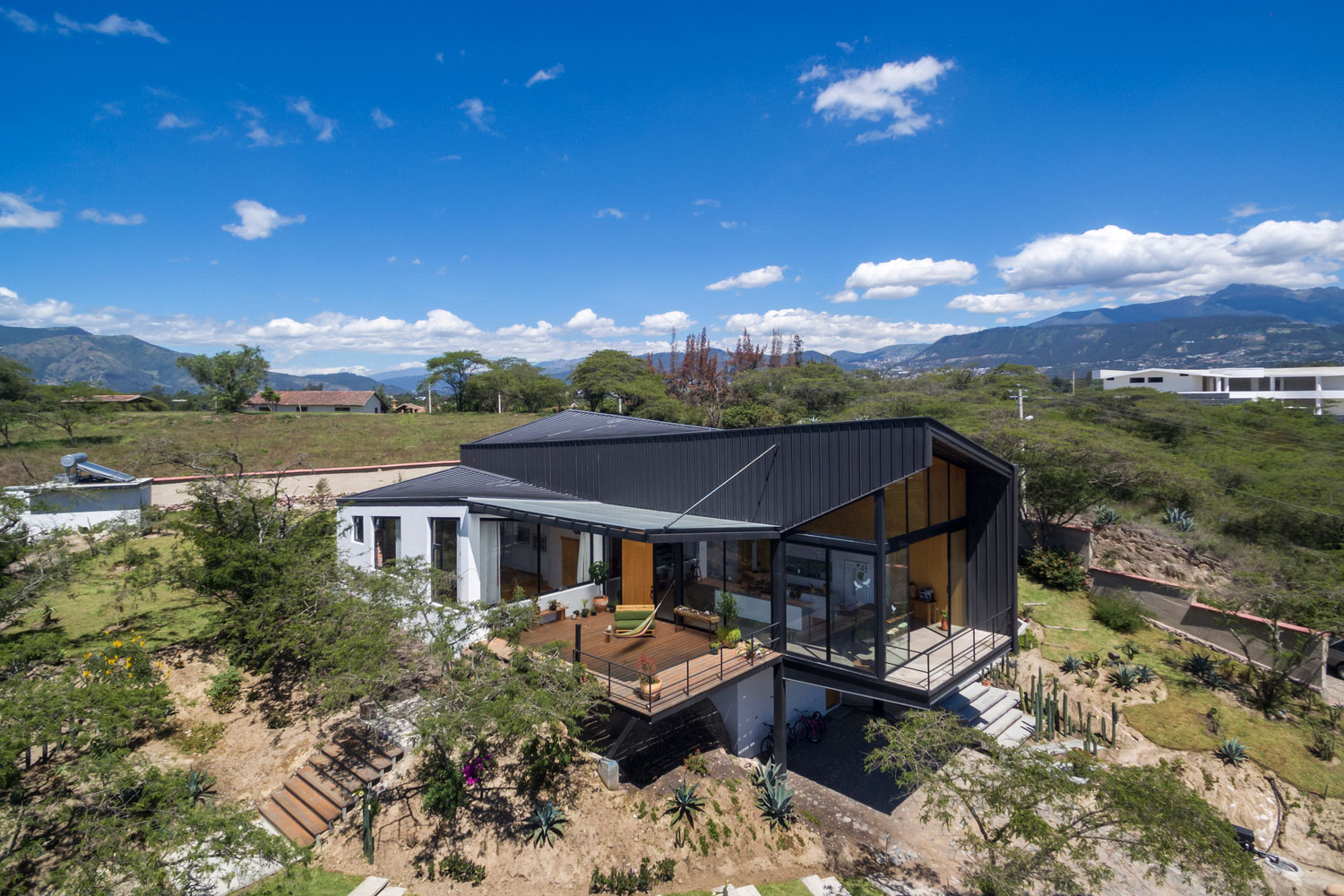 厄瓜多尔 Chiché河畔的现代绿意住宅-8