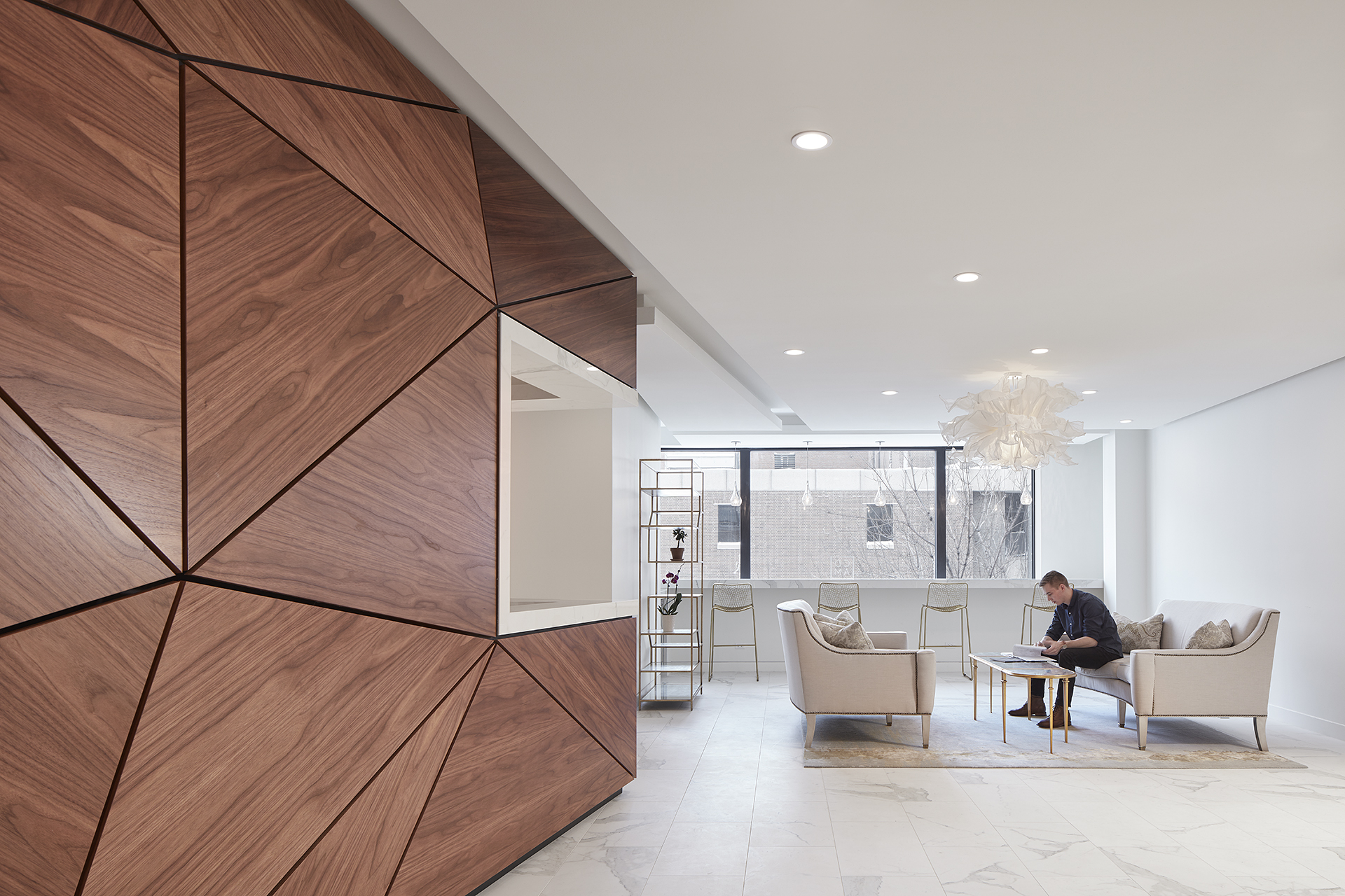 旋转立方体医疗中心-2