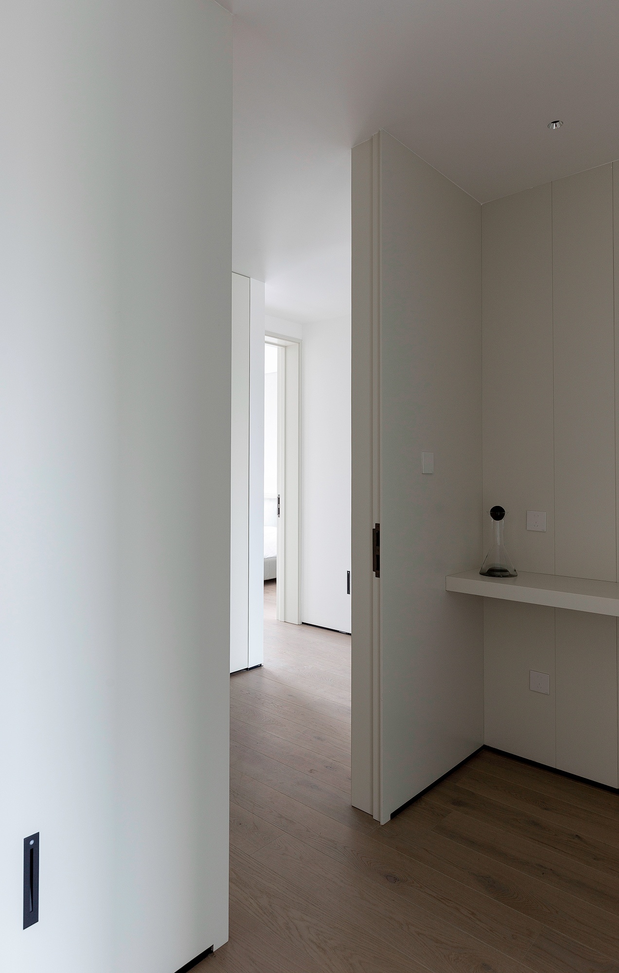 剑桥湾大平层简约空间设计-17