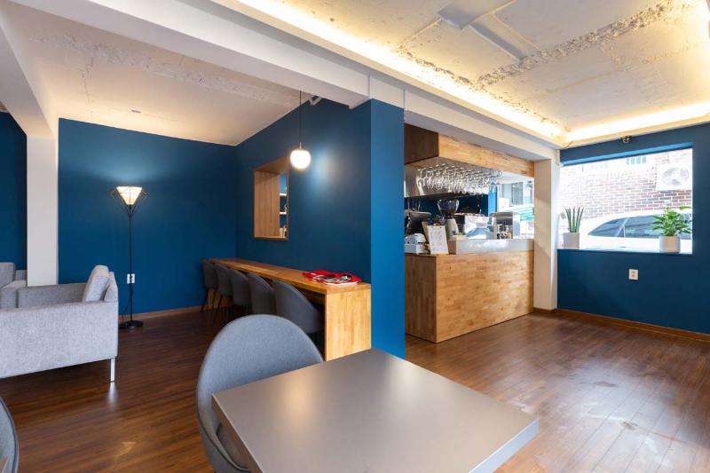 17 坪酒馆改造 | 复古韵味与时尚的完美结合-7