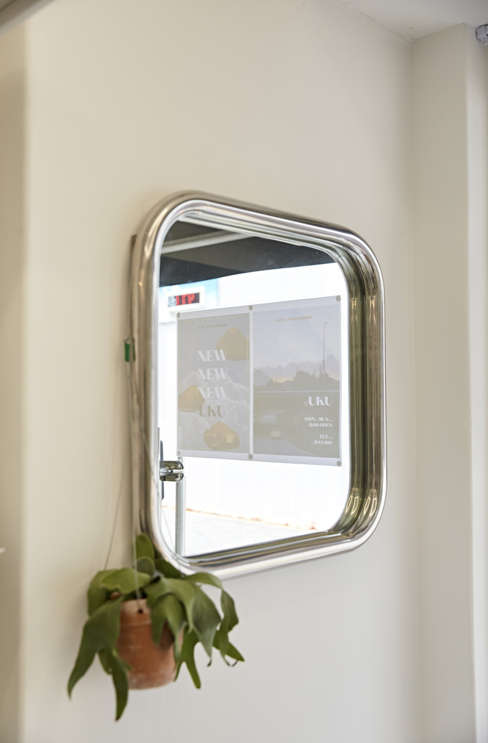 干净利落的 7 坪小餐厅 | 乌克兰设计师的完美创作-12