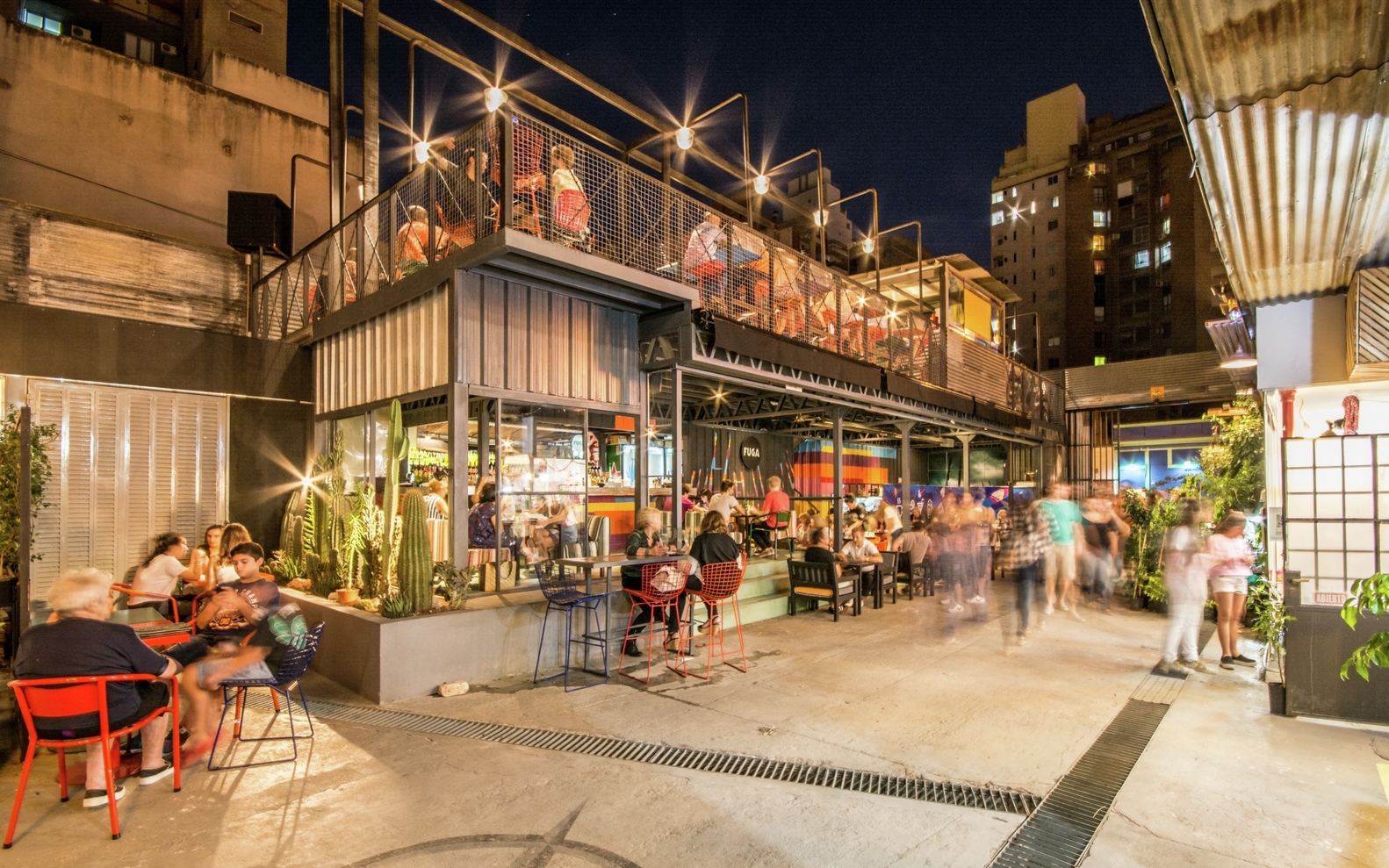 人气很高的集装箱市场-4