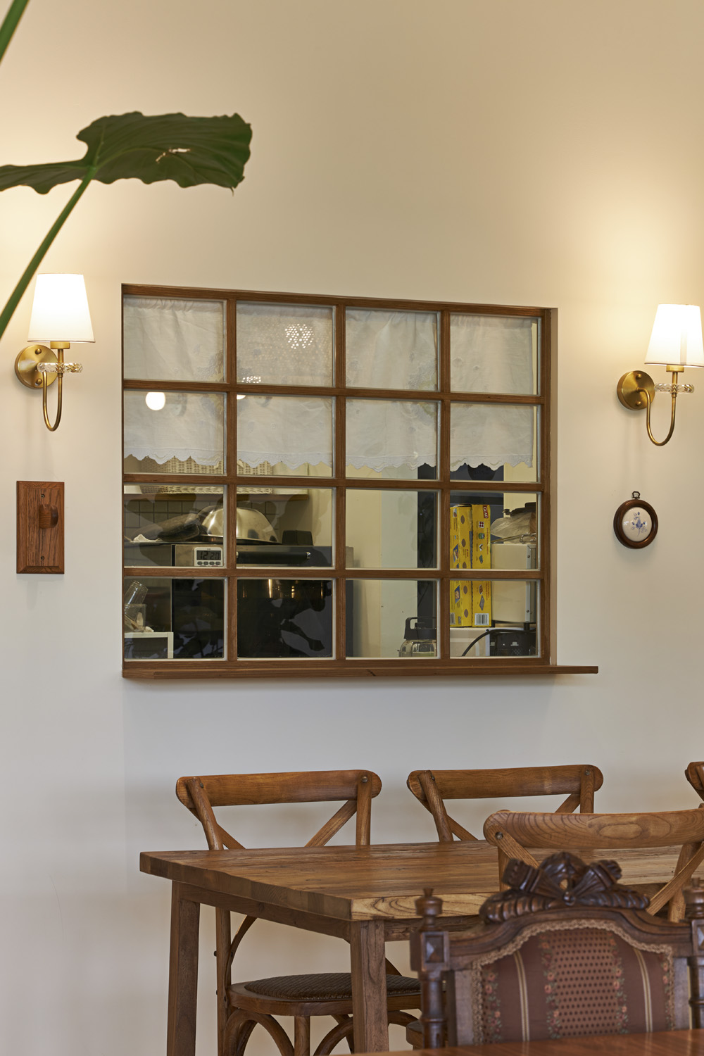 简约 25 坪咖啡店，展现白色木质空间魅力-10