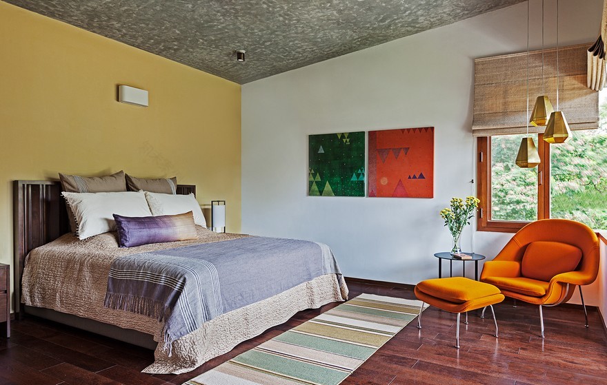 This Bangalore House Featuring Mid-Century Classics Furniture and Contemporary Art-29