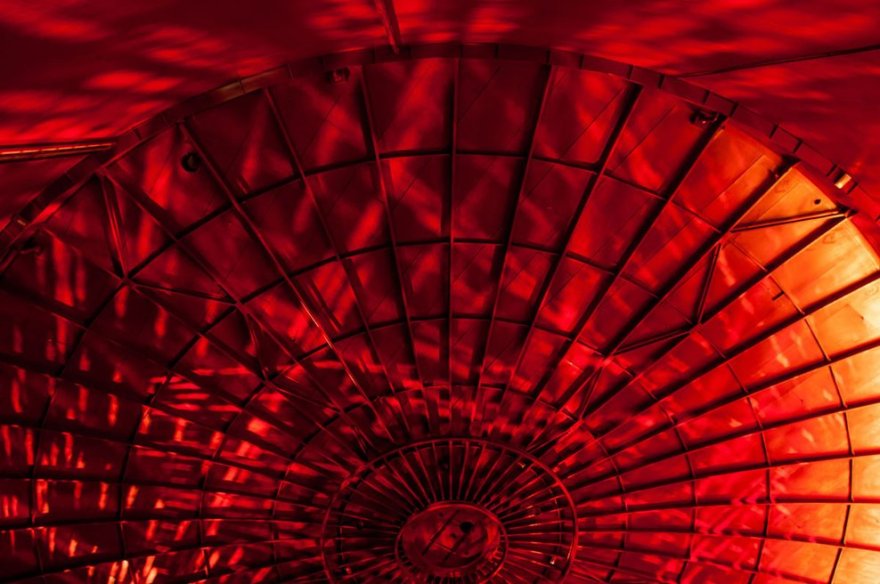 芬兰埃斯波废弃油仓变光艺术空间-7