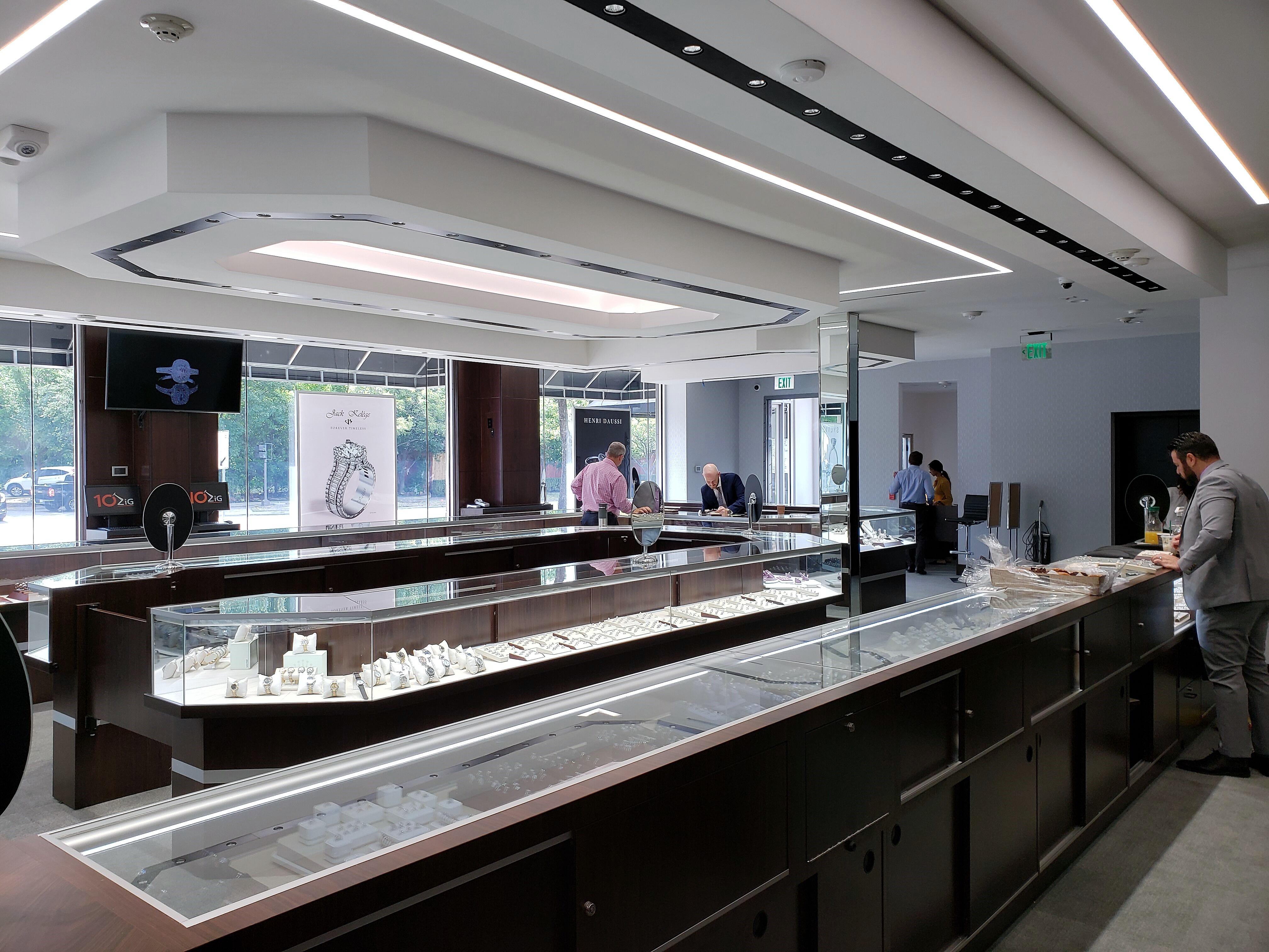 2019 年打造的钻石直营零售展厅-6