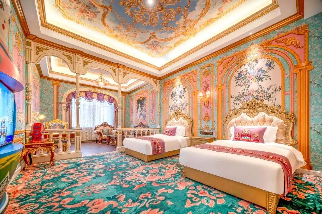 93米！全球最大套娃建筑！草原上的魔幻城堡，10万游客打卡背后的争议与狂欢-20