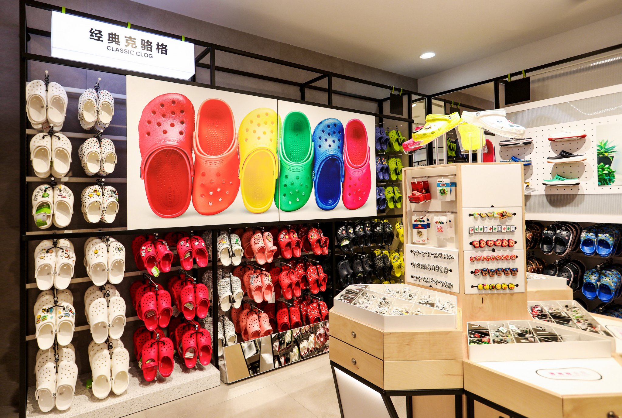 Crocs Global Store Concept by Briggs Hillier-8