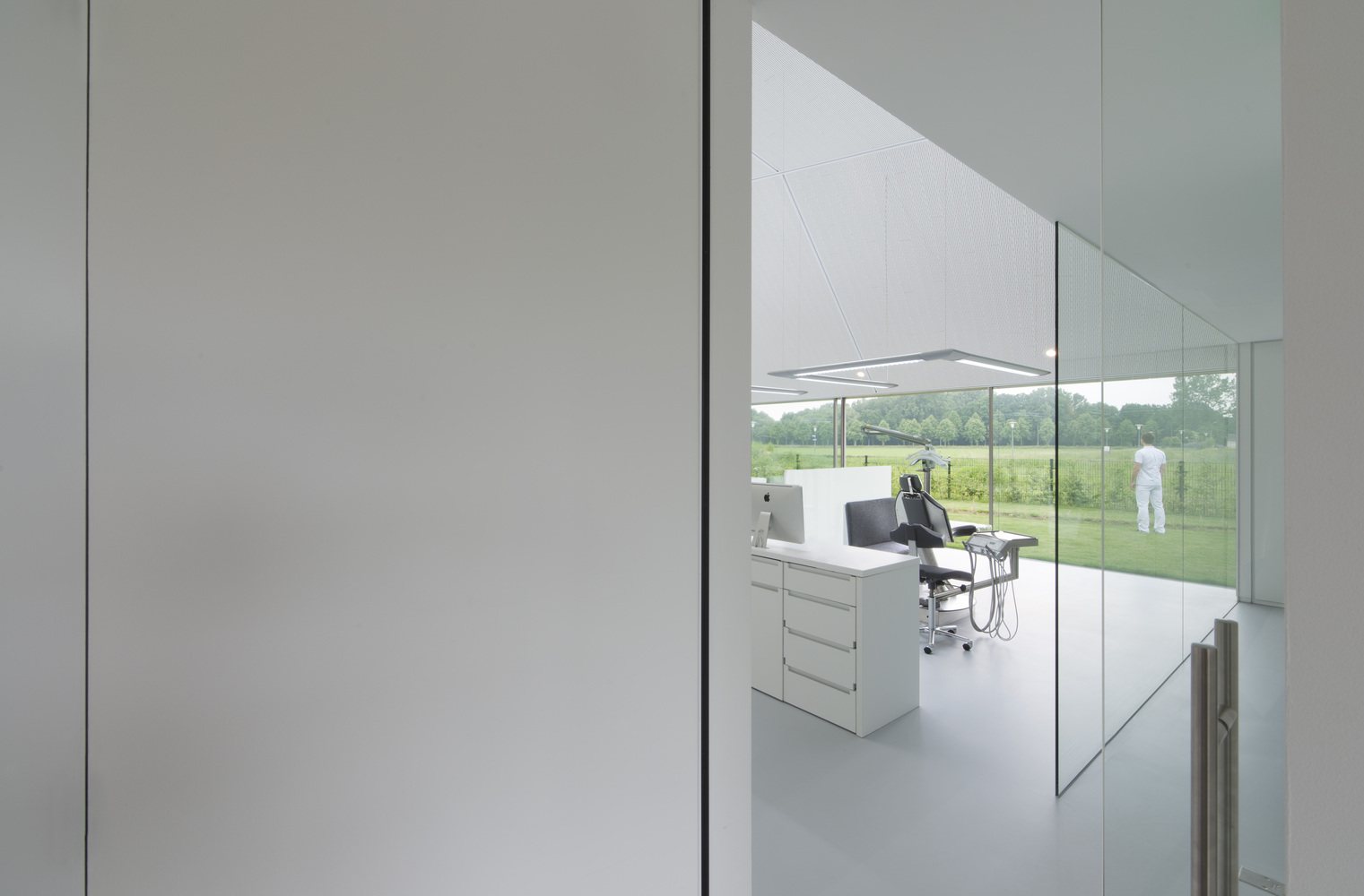 独立雕塑般的正畸诊所-35