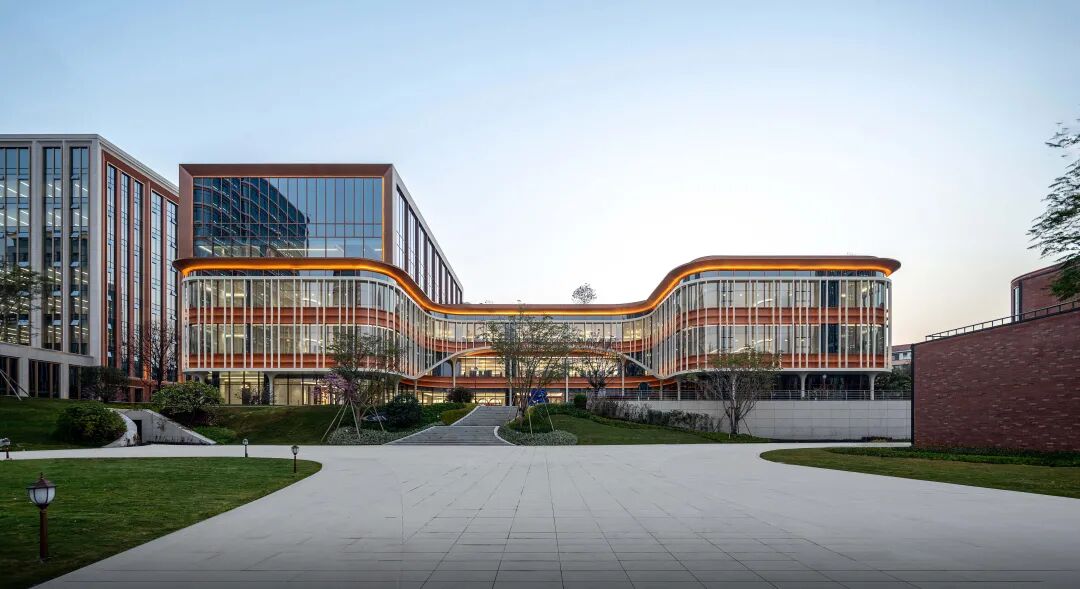 设计赋能，成就建筑美学典范▎华为广东区域总部-31