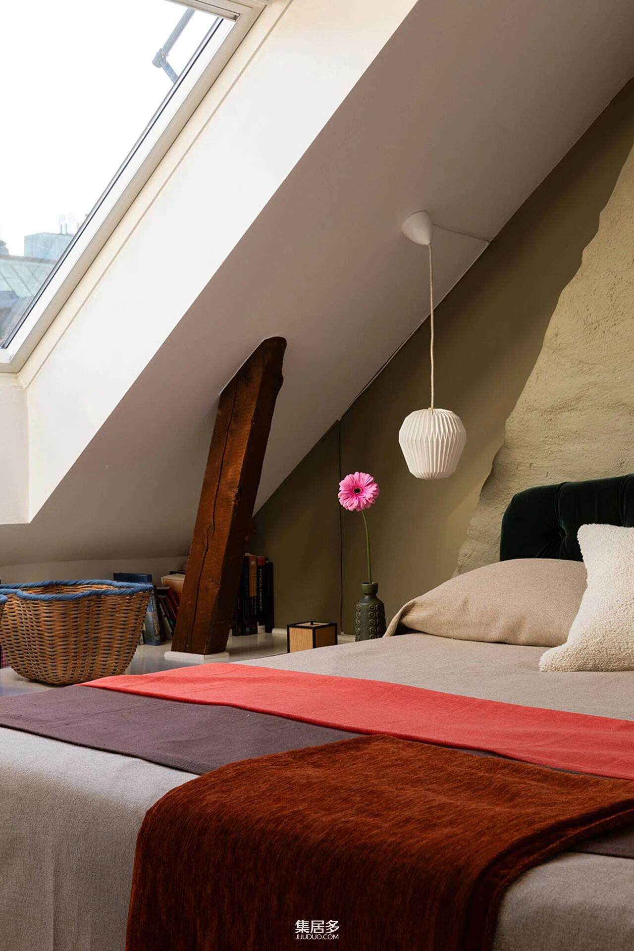 卡尔松的空中乐园:斯德哥尔摩一座洒满光的阁楼公寓丨瑞典斯德哥尔摩-20