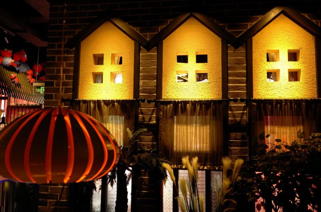 钱磊 | 餐饮空间不止餐饮,五光十色的视觉盛宴-43