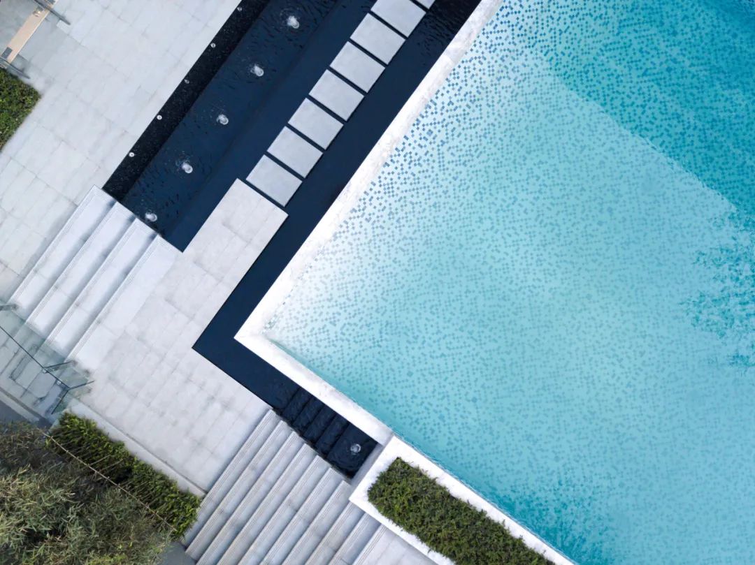 藏珑大境 | 悬浮泳池与自然共生的空中花园-15