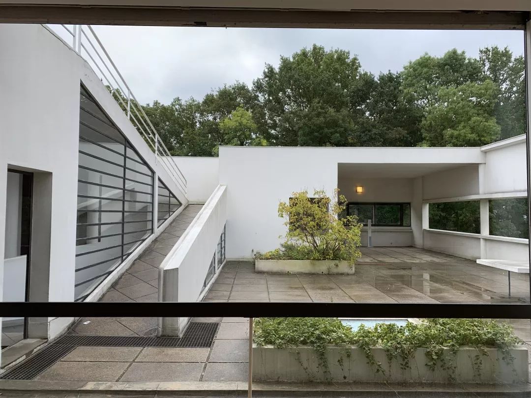 勒·柯布西耶的萨伏伊别墅 | 新建筑五点原则的完美实践-11