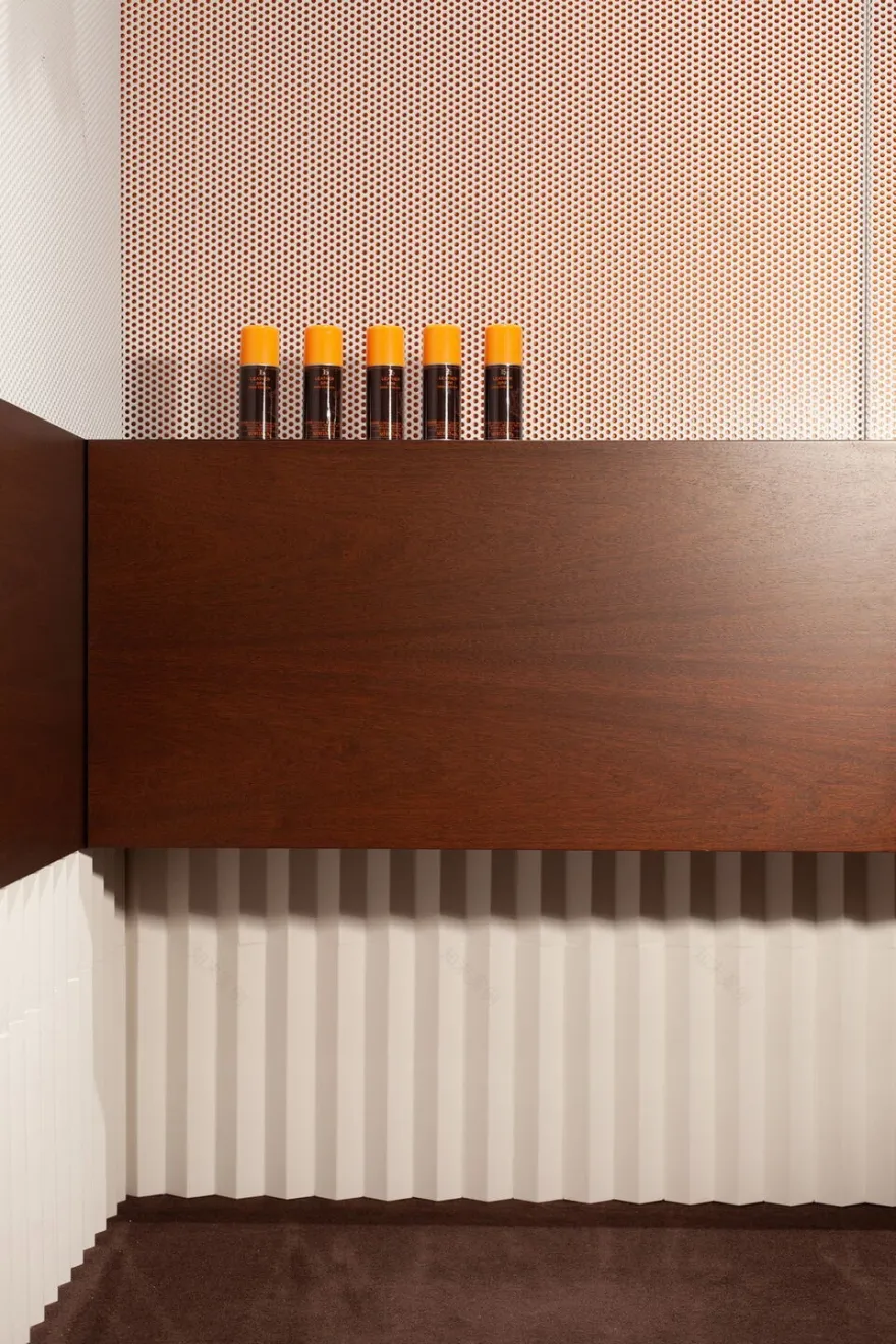 纽约 Saks Fifth Avenue 的 Leather SPA 旗舰店设计-25