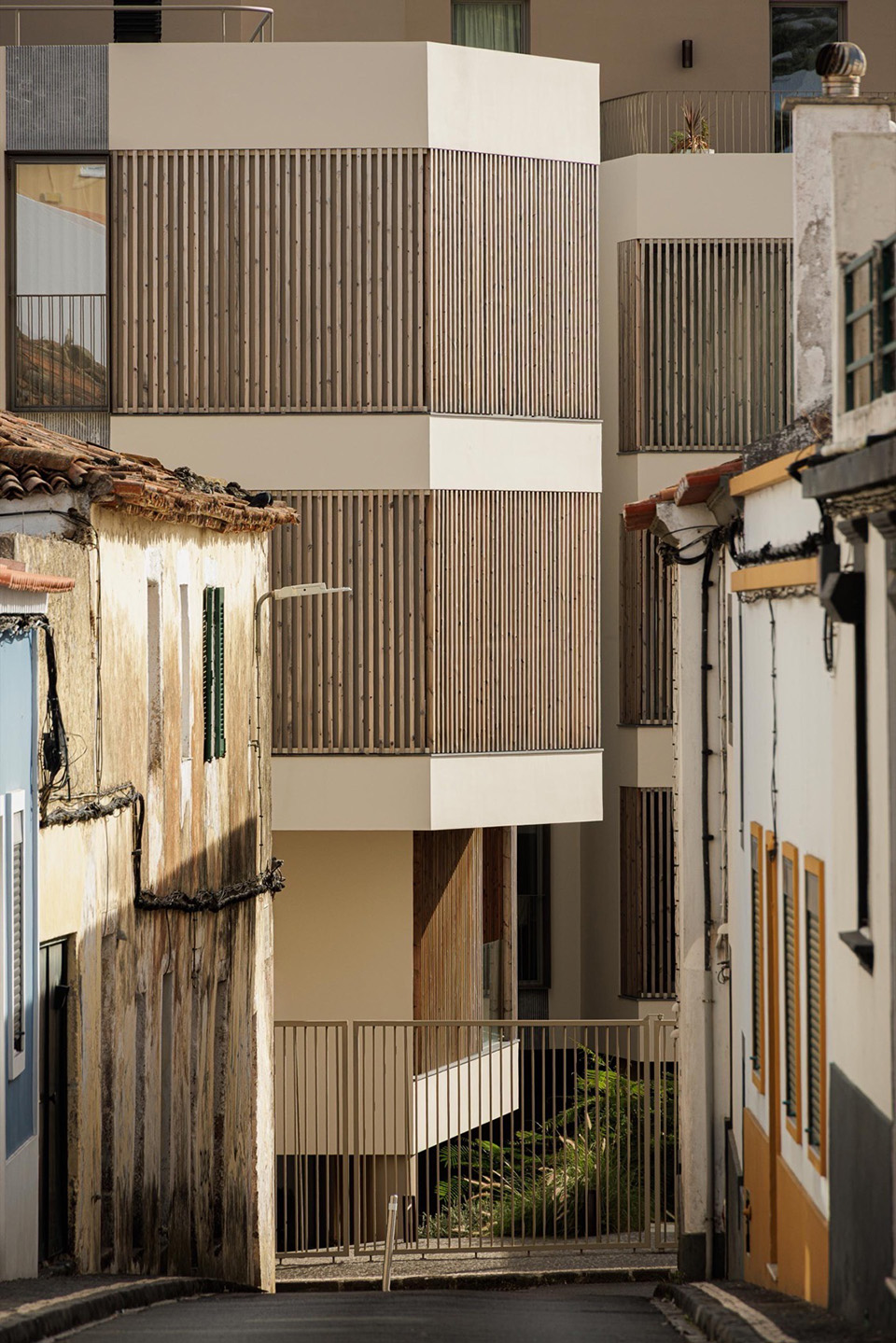 ERNESTO DO CANTO住宅区丨葡萄牙蓬塔德尔加达丨BOX arquitectos-186