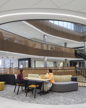 威奇托州立大学巴顿商学院 – 伍尔西楼丨美国威奇托丨Gensler