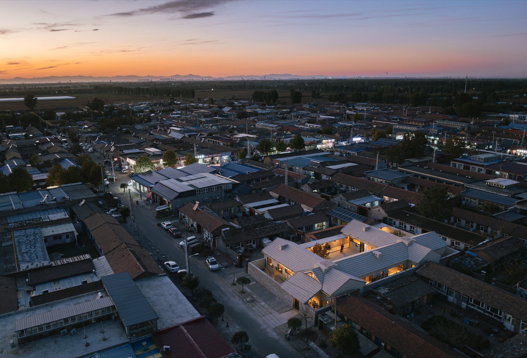 十字交叉之家 – 一朵屋面下的安顿与穿梭丨中国北京丨察社办公室-5
