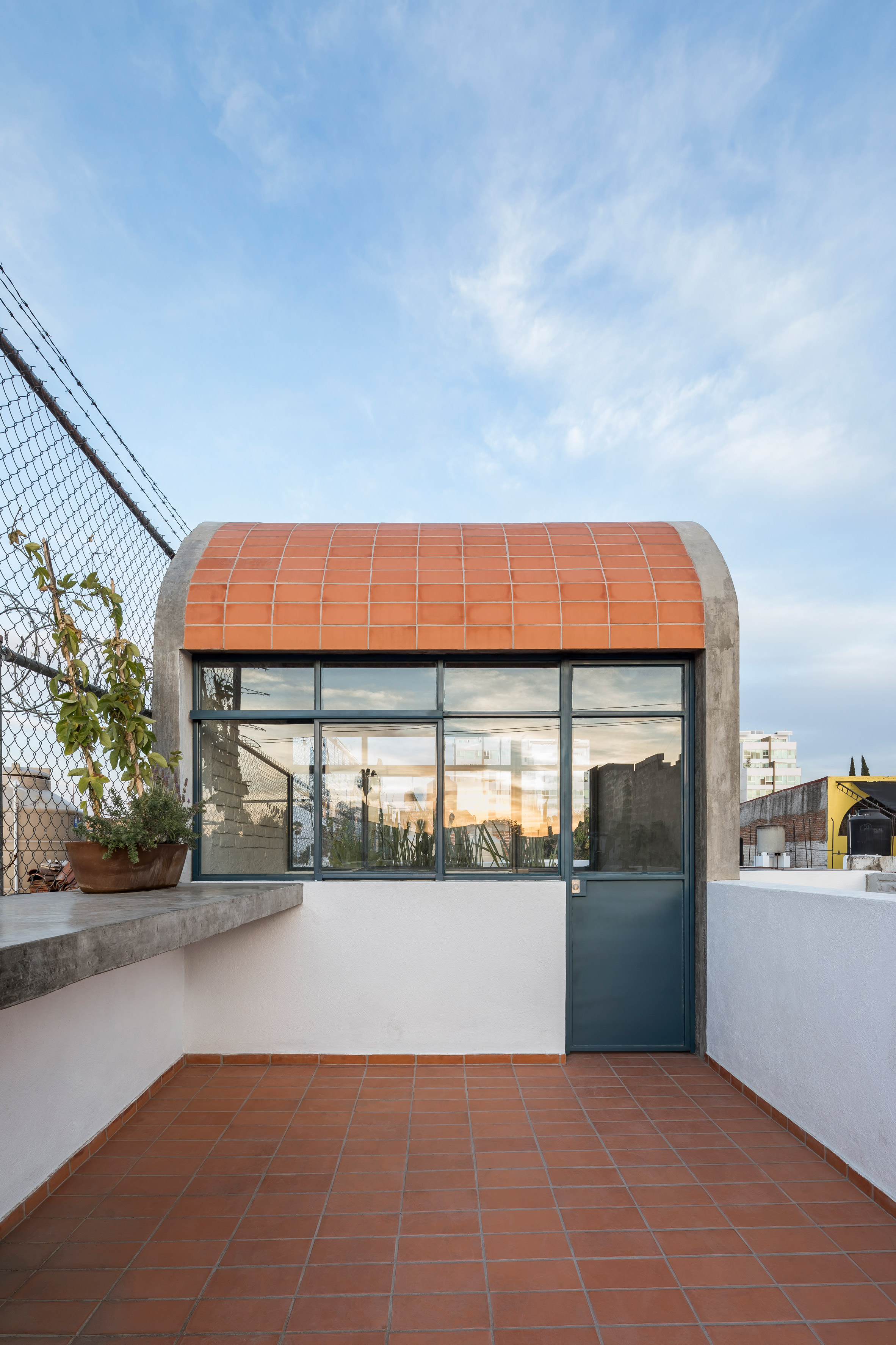 墨西哥 Guadalajara 公寓楼融入本土与地中海风格-5