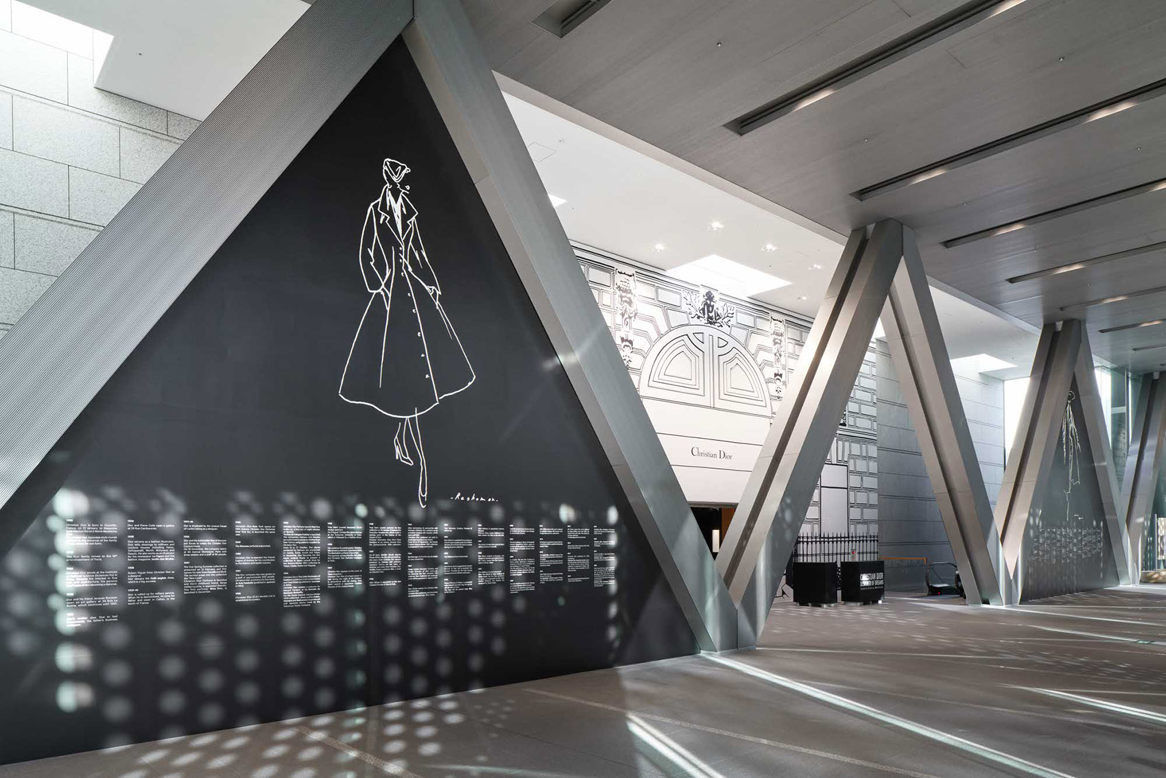 《克里斯汀·迪奥:梦之设计师》展览丨日本东京丨OMA+Shohei Shigematsu-7