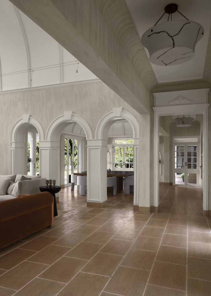 鸡蛋花庄园

注：Frangipani常见指鸡蛋花 ，Estate有庄园、地产等意思，结合语境这里翻译为鸡蛋花庄园较为合适 丨FADD Studio-20