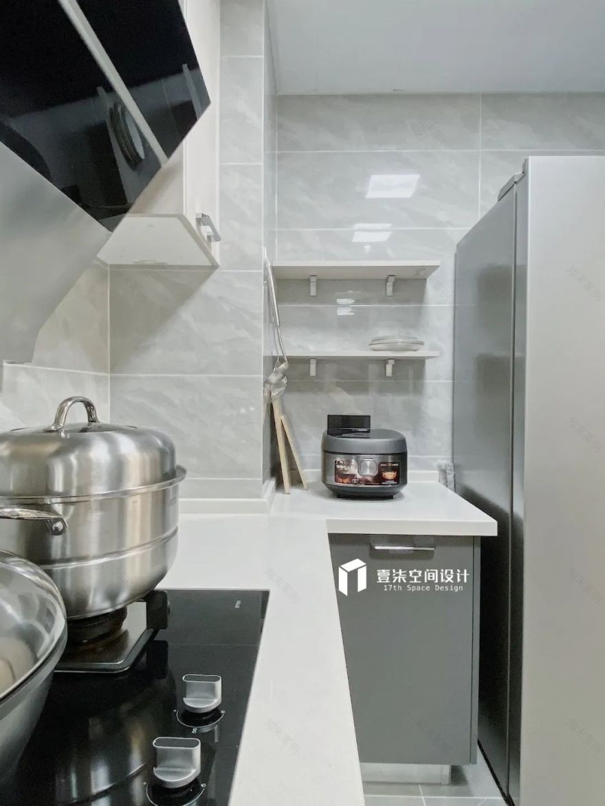 大学新生的现代生活容器-29