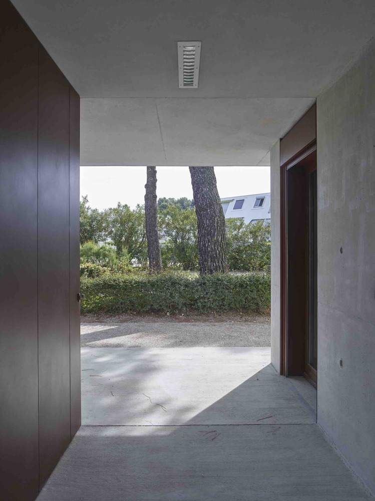 青年中心 Zakarian | 混凝土与自然的共生-64