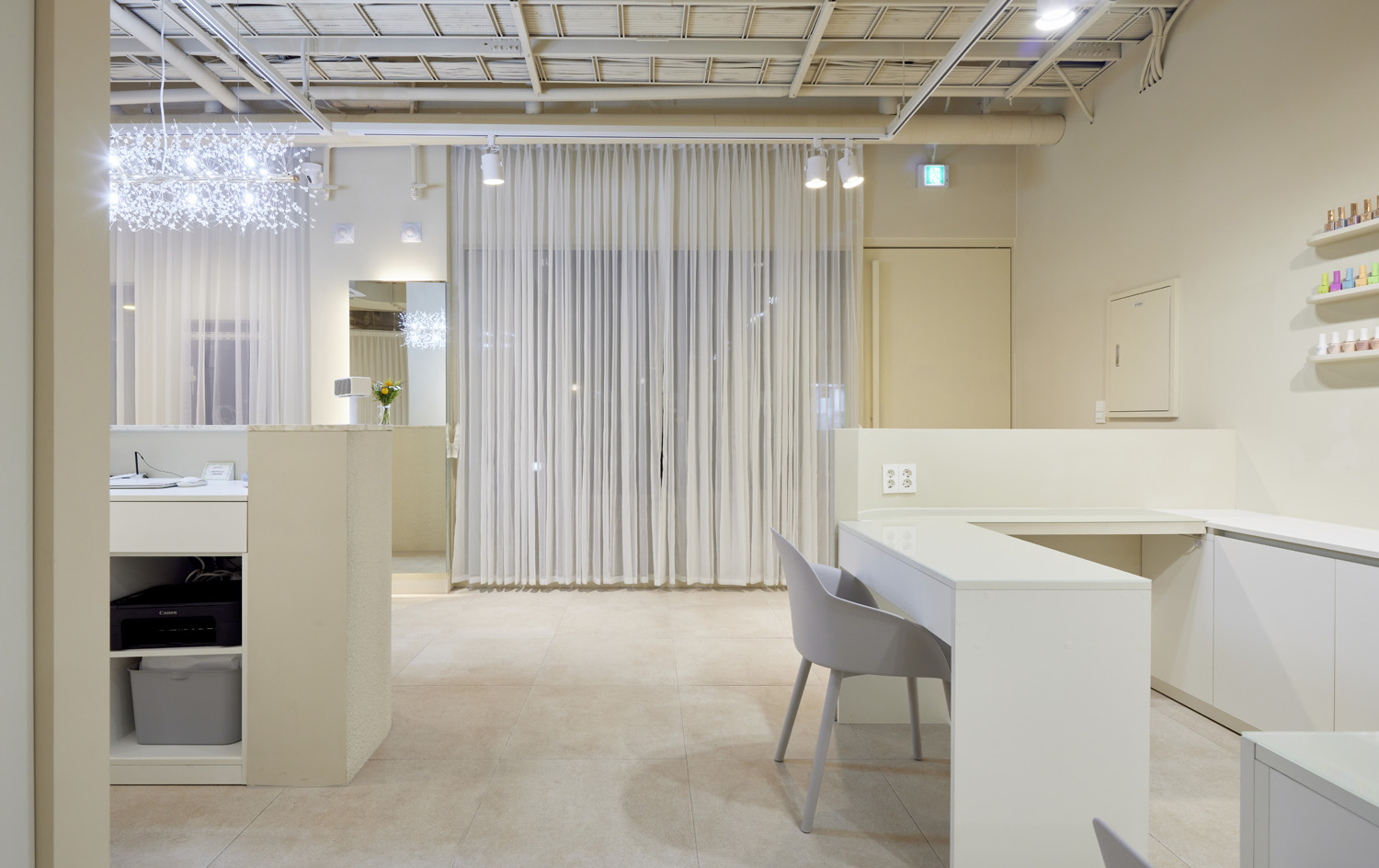 高级舒适的 24 小时美妆与美容沙龙设计-8