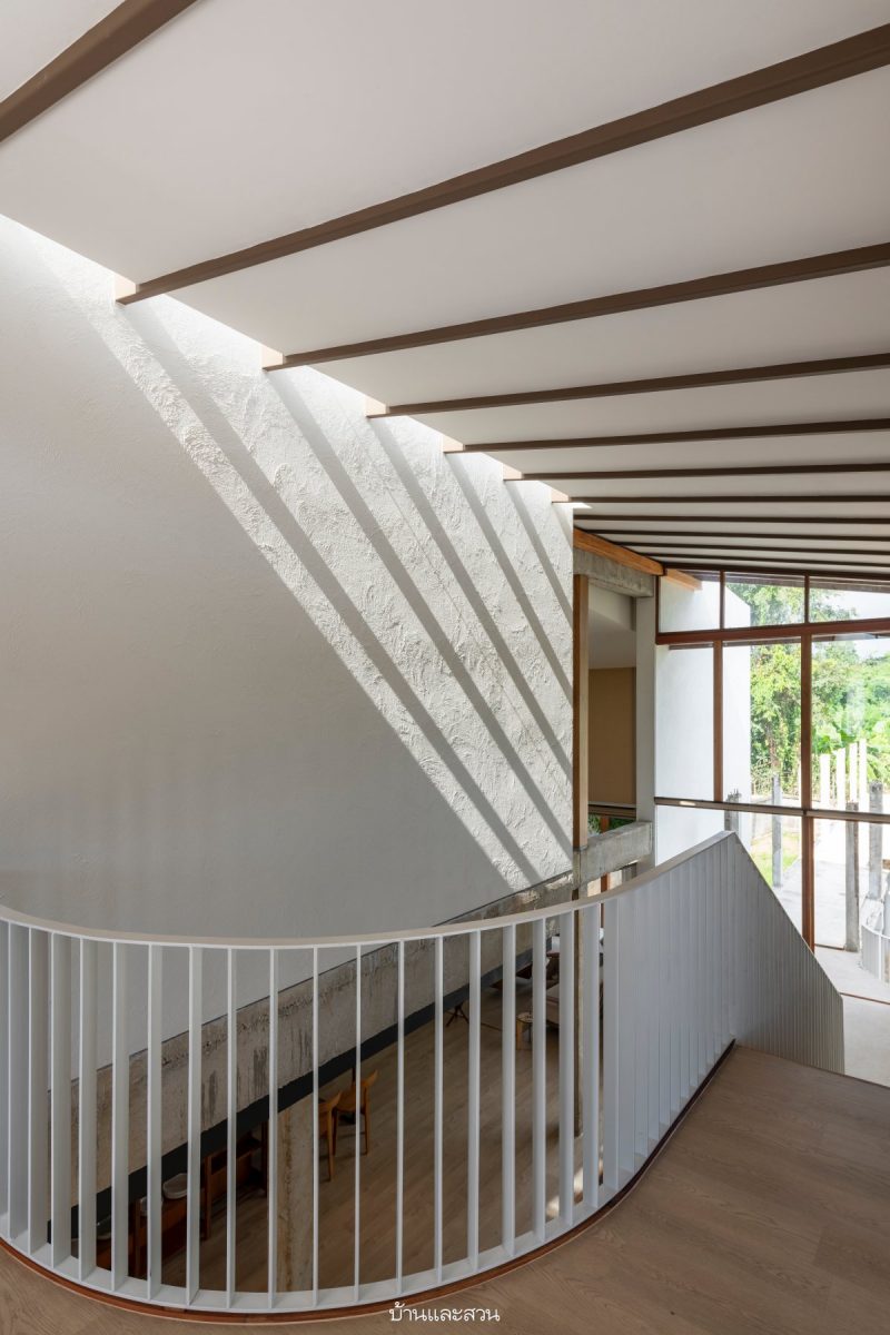 บ้านวิวภูเขาทรอปิคัลโมเดิร์น เปิดมุมมองสู่ดอยสุเทพ - บ้านและสวน-21