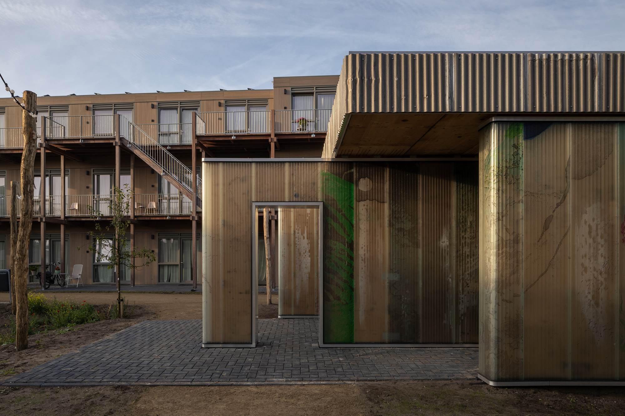 Circular Living Room and Temporary Housing / VLOT architecten-36