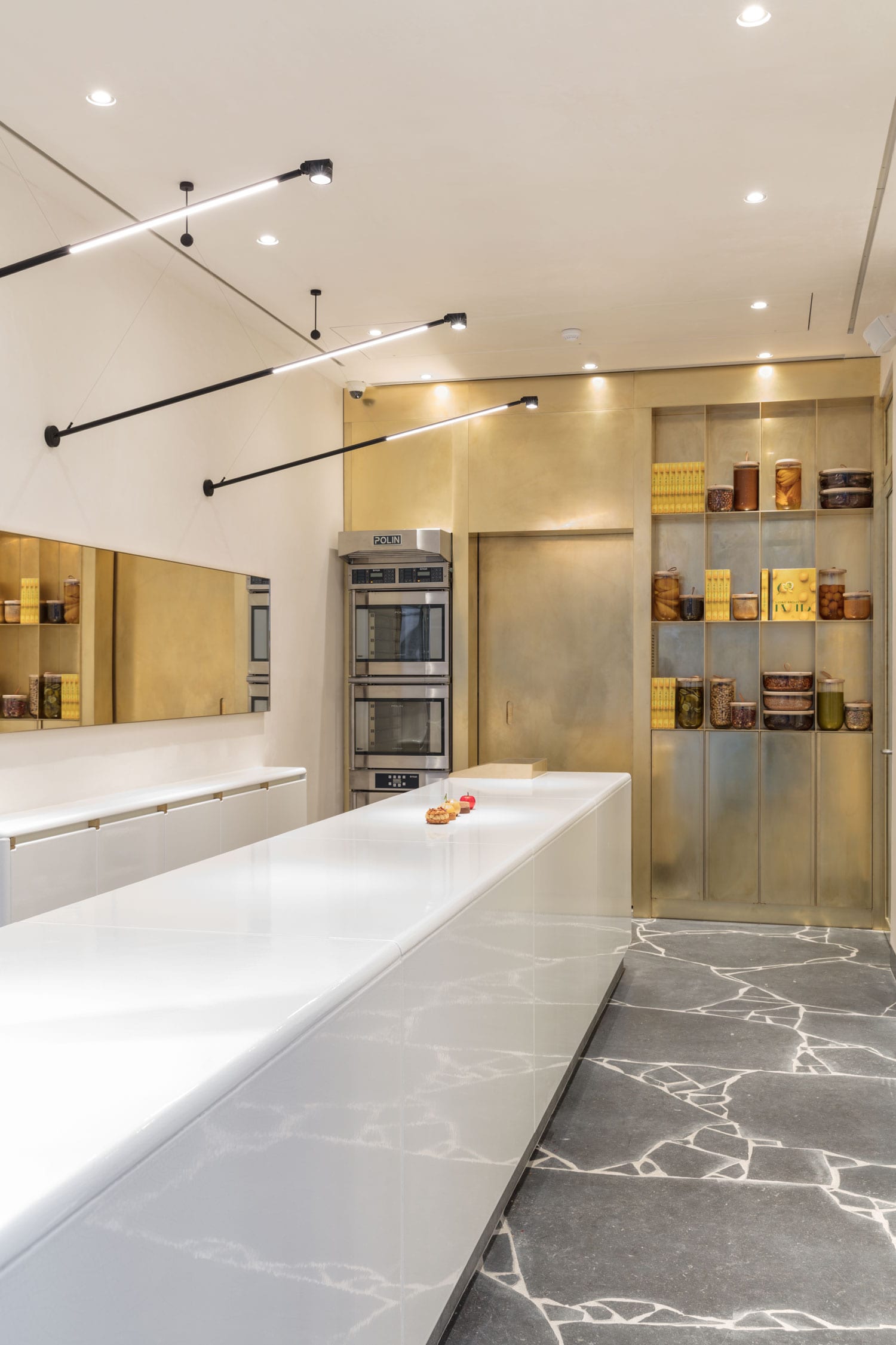 巴黎的梅里思糕点店 | 颠覆传统的室内设计-0