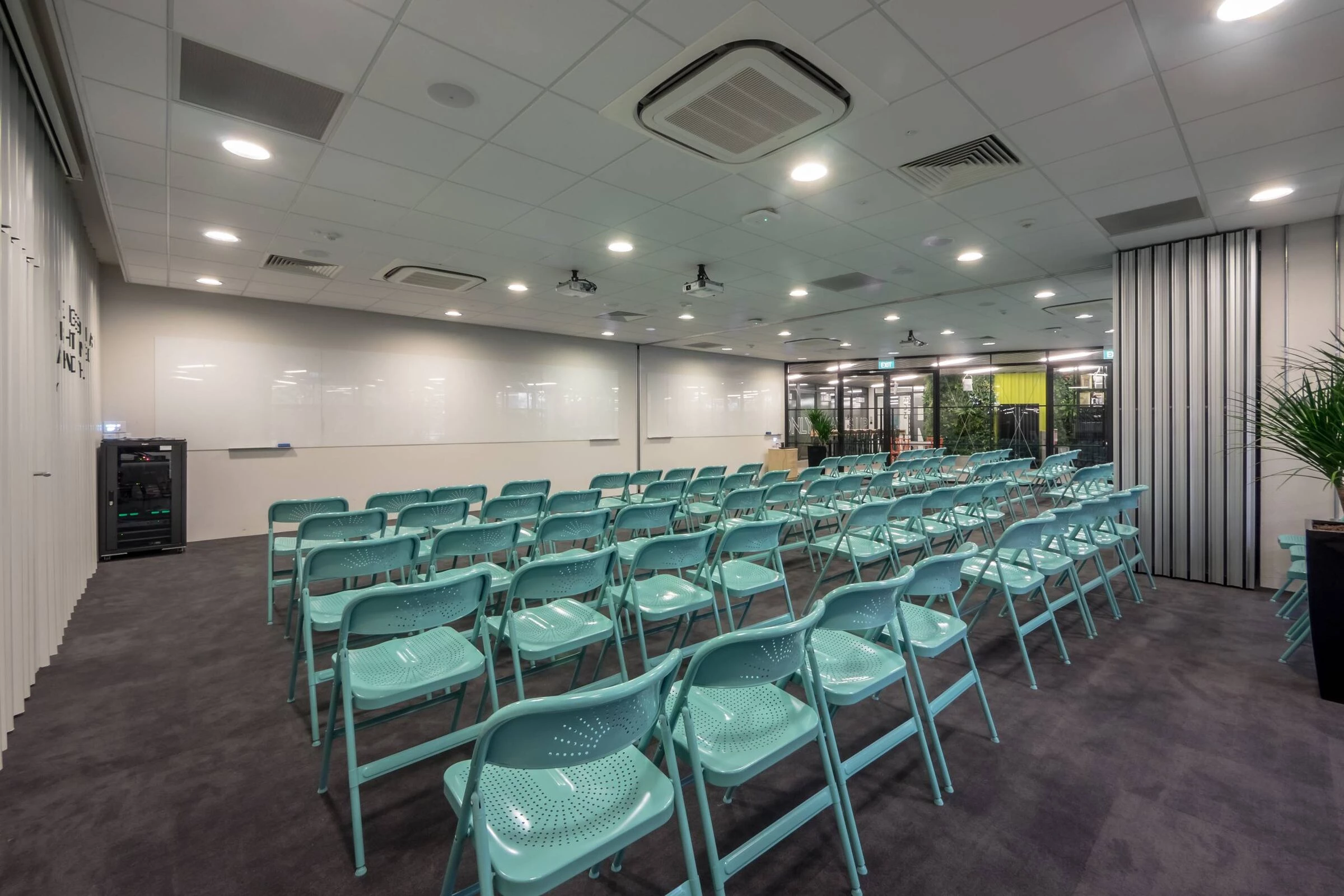 新加坡航空主题共享办公空间· Egg Creatives 的“梦幻航站”-15