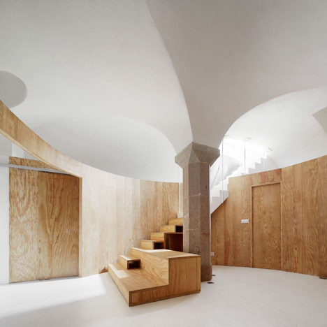 10 homes that make impressive use of their basements-14