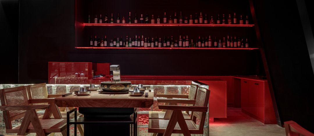 成都 320㎡火山岩洞韩式烤肉空间,演绎红与黑的独特魅力-34