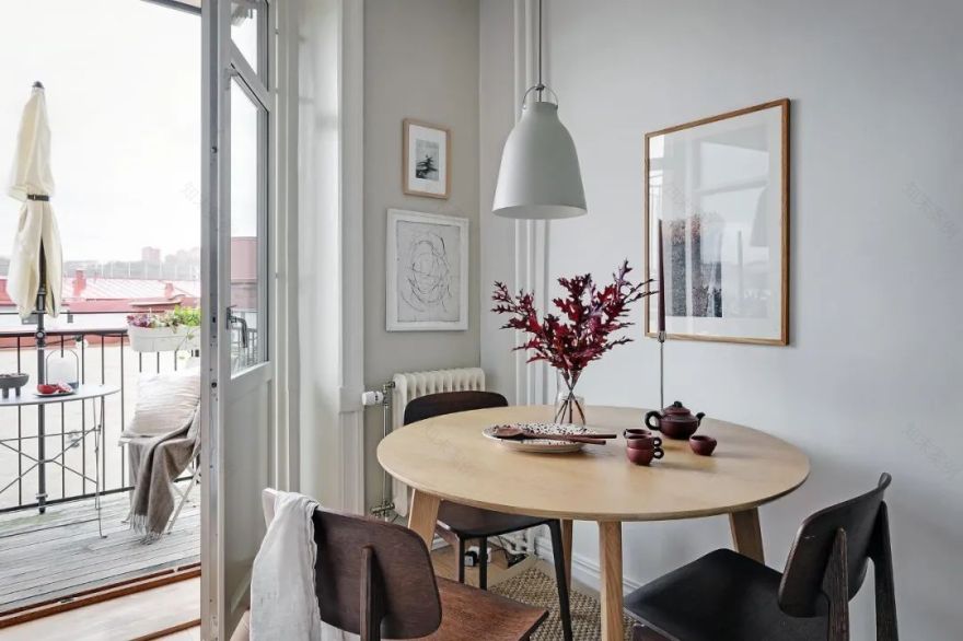 L 型布局厨房搭配小露台的家-23