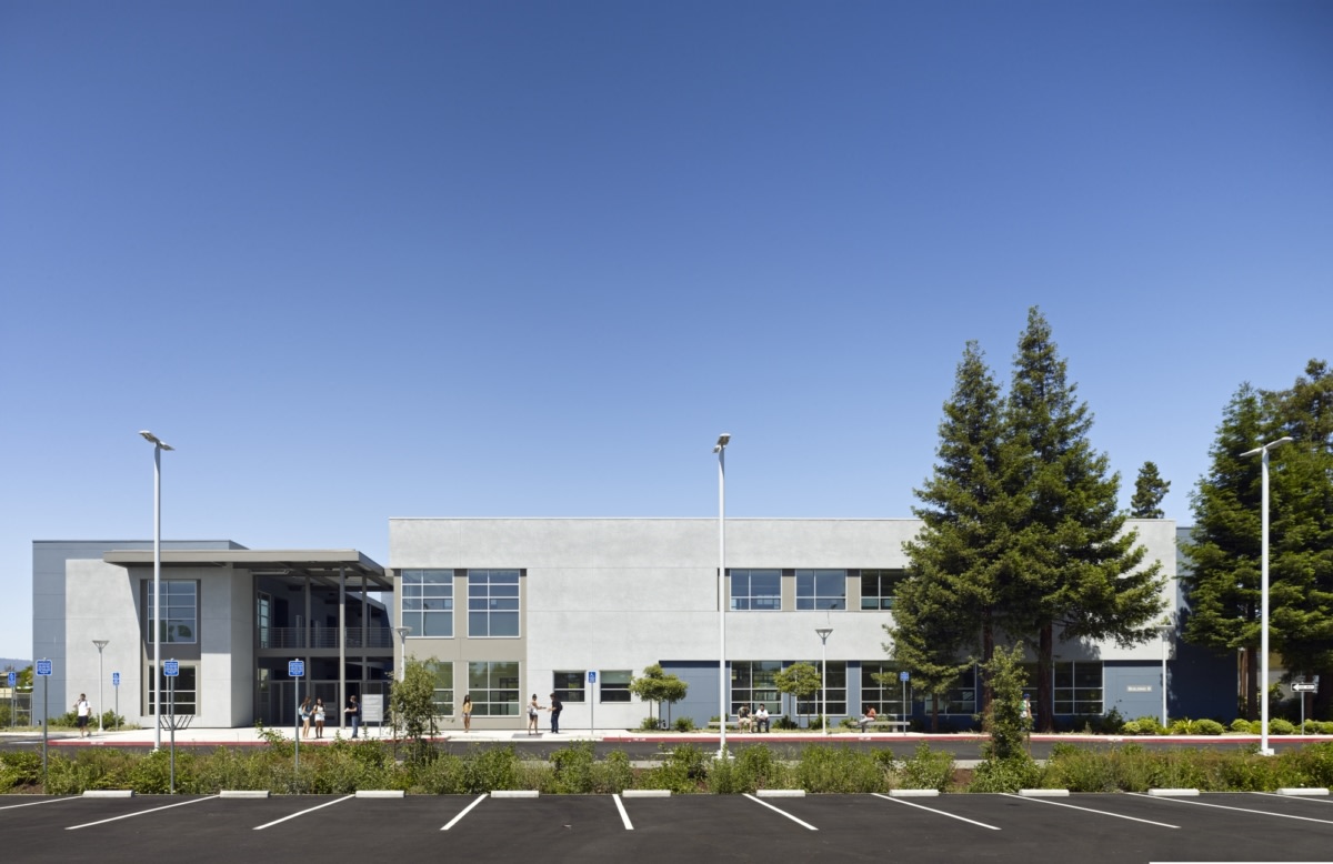 加州 East Palo Alto Academy 中学绿色校园设计丨CAW Architects-5
