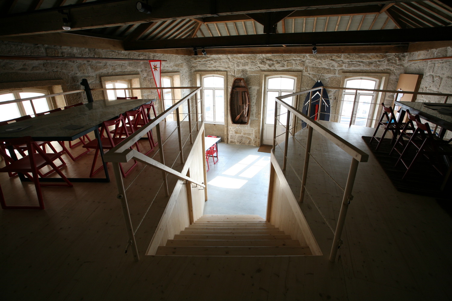 葡萄牙 Atlantic Sailing Club 会所 · 功能与历史的和谐融合-27