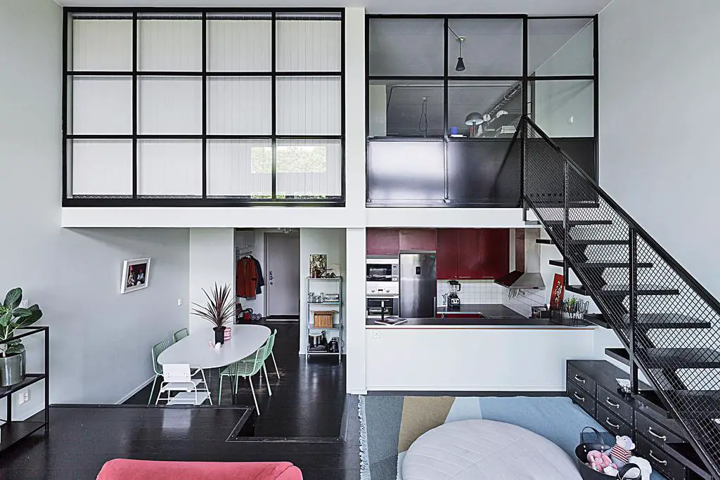瑞典两层家庭阁楼设计，现代风格与舒适生活的完美融合-3