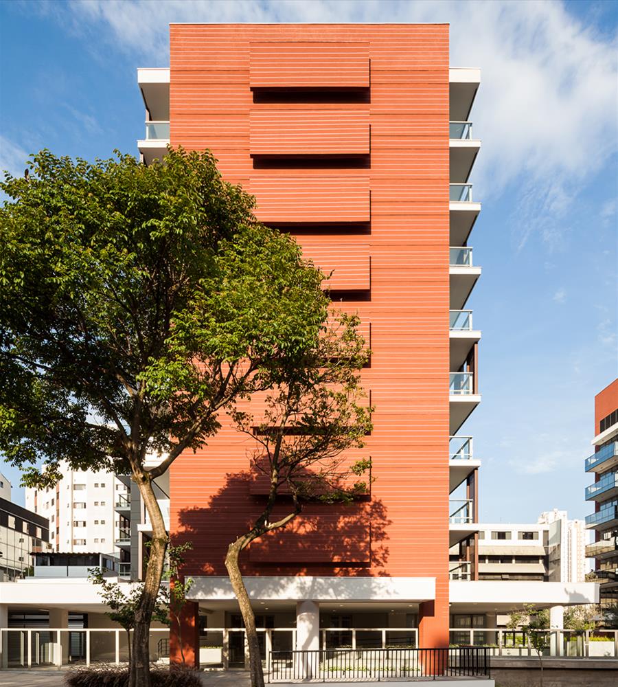 巴西 MEET 项目 | 木质与玻璃的完美结合-4