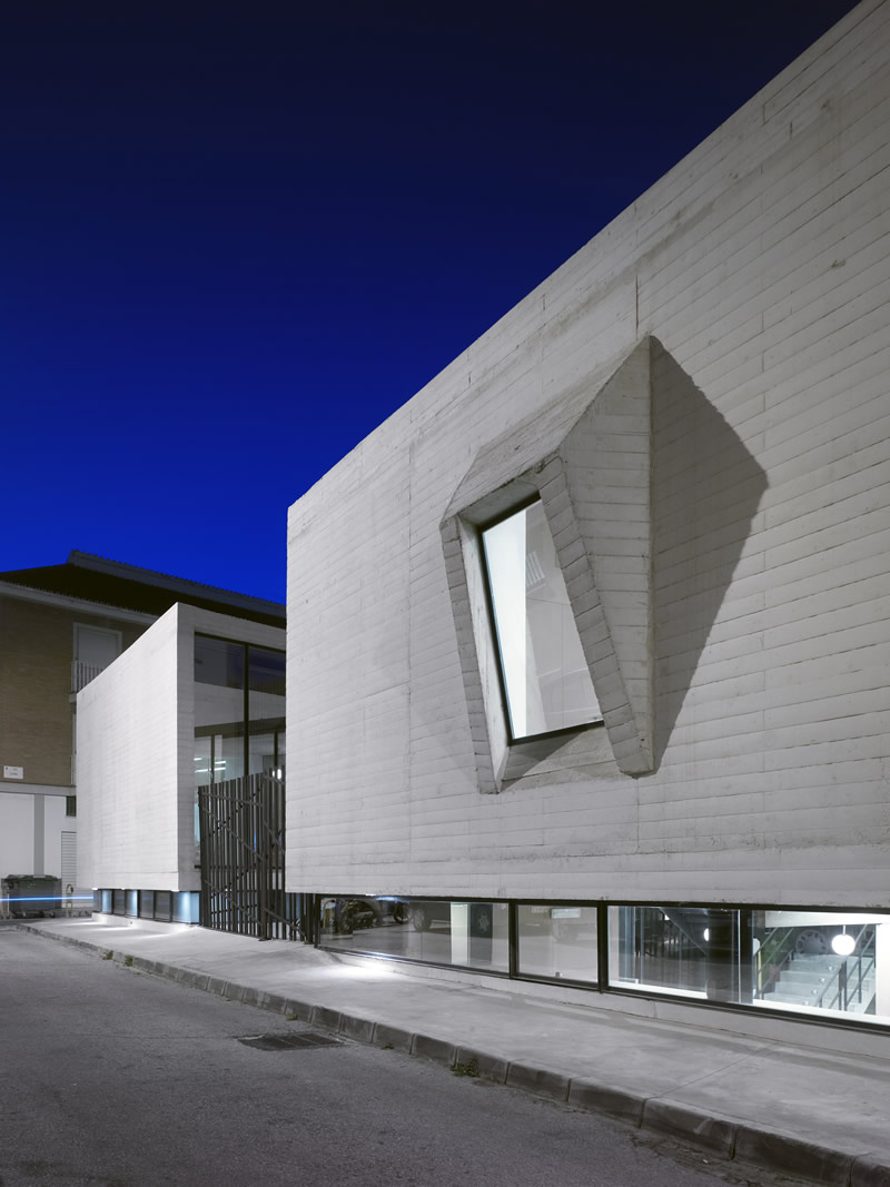 曼努埃尔·阿尔托拉吉雷图书馆-11