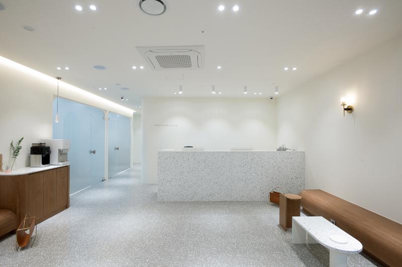 现代简约风美容诊所设计-2