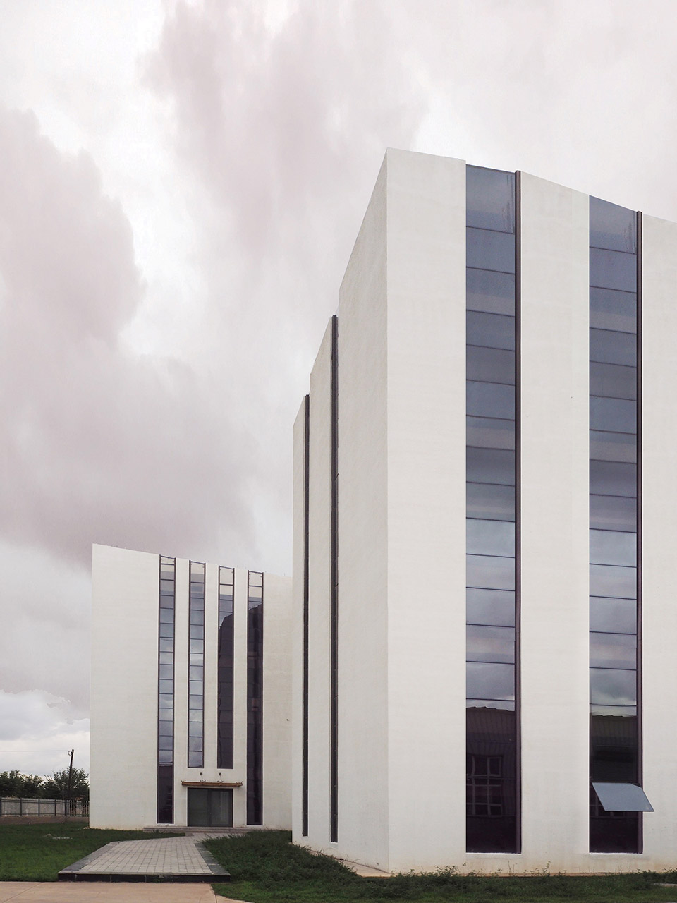 切片层岩，内蒙古林西至尊全集制造有限公司办公楼 / 大连松岩设计-53