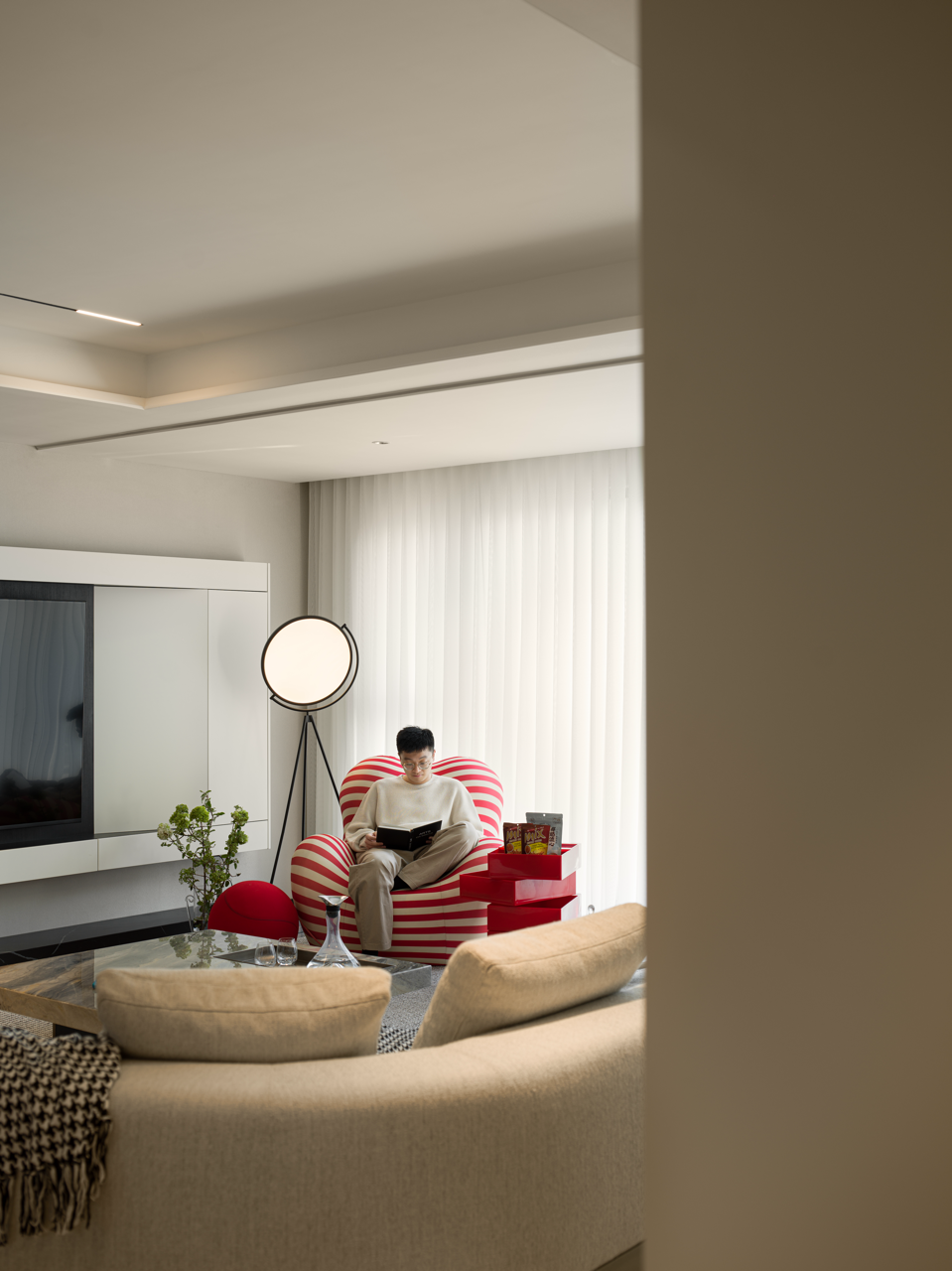 时而1人1猫时而人山人海，一间能展开能合上的“可折叠”房子-9