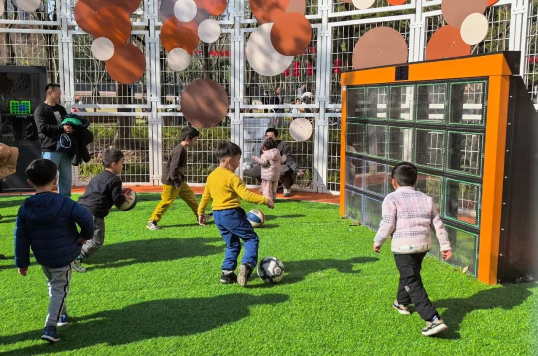 全龄友好的康养主题社区公园：上海长寿公园-80