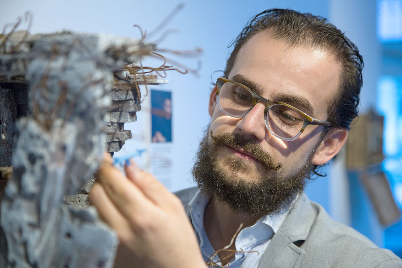 "UNPACKED | Refugee Baggage" 揭示难民真实生活-43