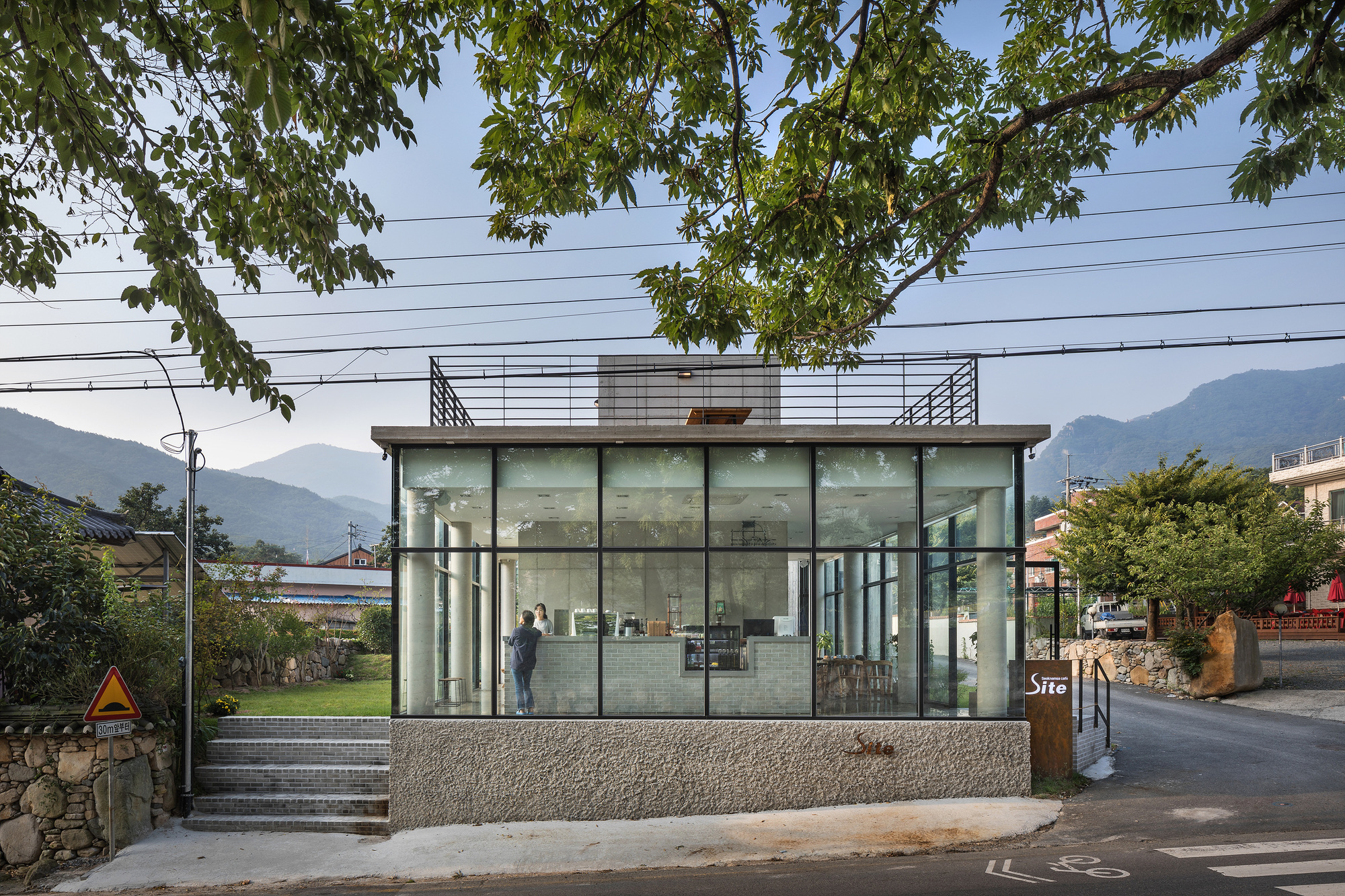 韩国乡村里的现代咖啡屋住宅-9
