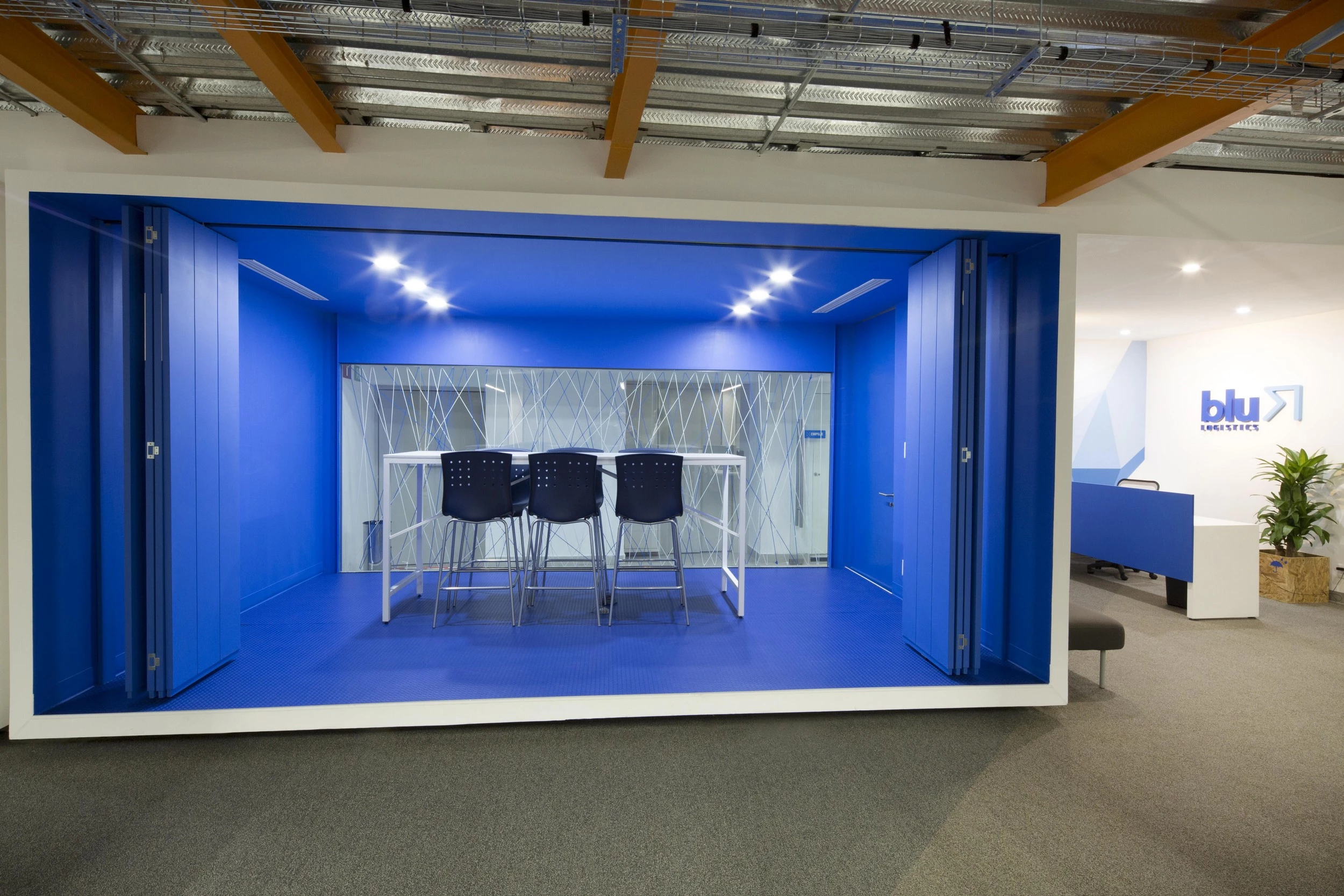 物流公司 BLU · 现代集装箱风格办公室设计-7