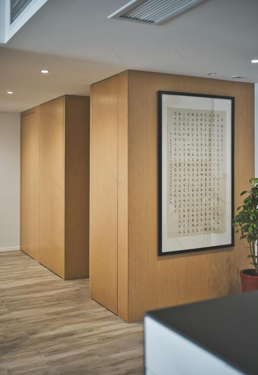 245㎡现代简约大平层,藏蓝美式卫浴柜成焦点-3